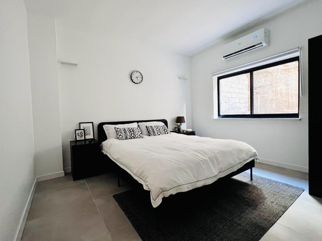 Апартаменты Florentine Modern With Cool Private Terrace *