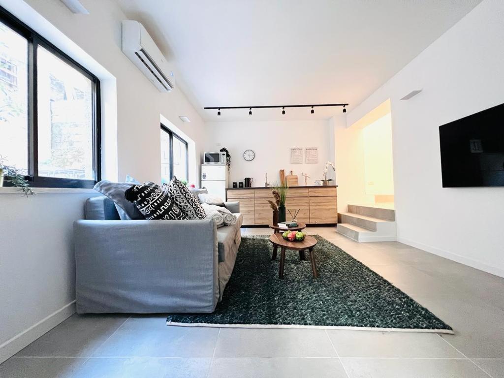 Апартаменты Florentine Modern With Cool Private Terrace