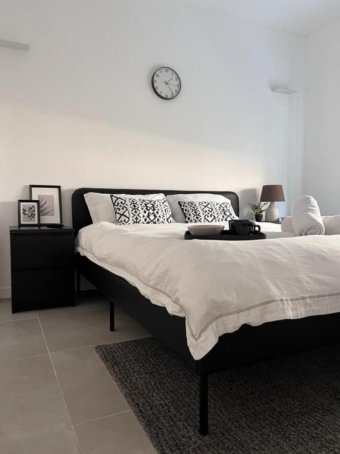 Апартаменты Florentine Modern With Cool Private Terrace Тель-Авив